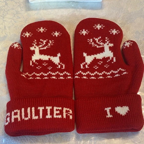 Jean Paul Gaultier Red Knit Mittens and Scarf Set new comes in packaging no tags - Picture 2 of 8